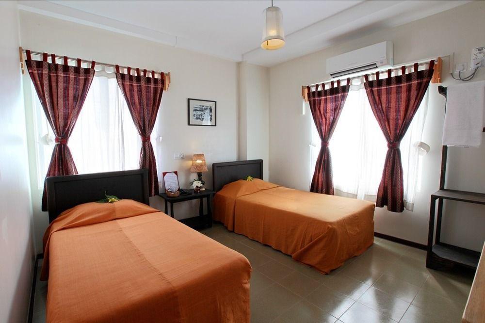 A Little Bit Of Mandalay Tavern Екстер'єр фото